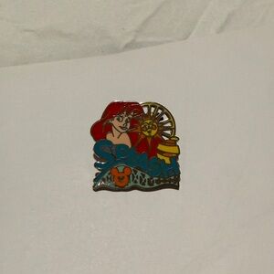 Disney 2007 Hidden Mickey Disney Land Resort Collection